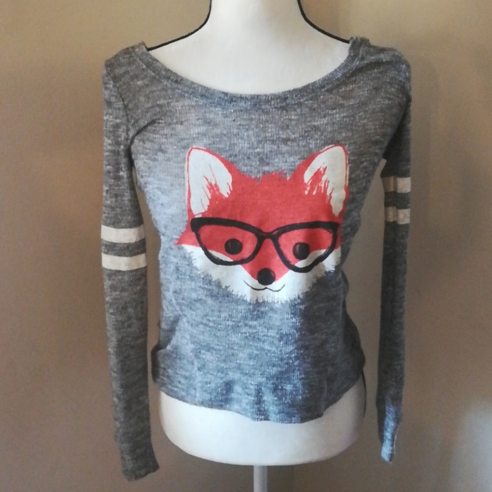 Bethany Mota gray lightweight top